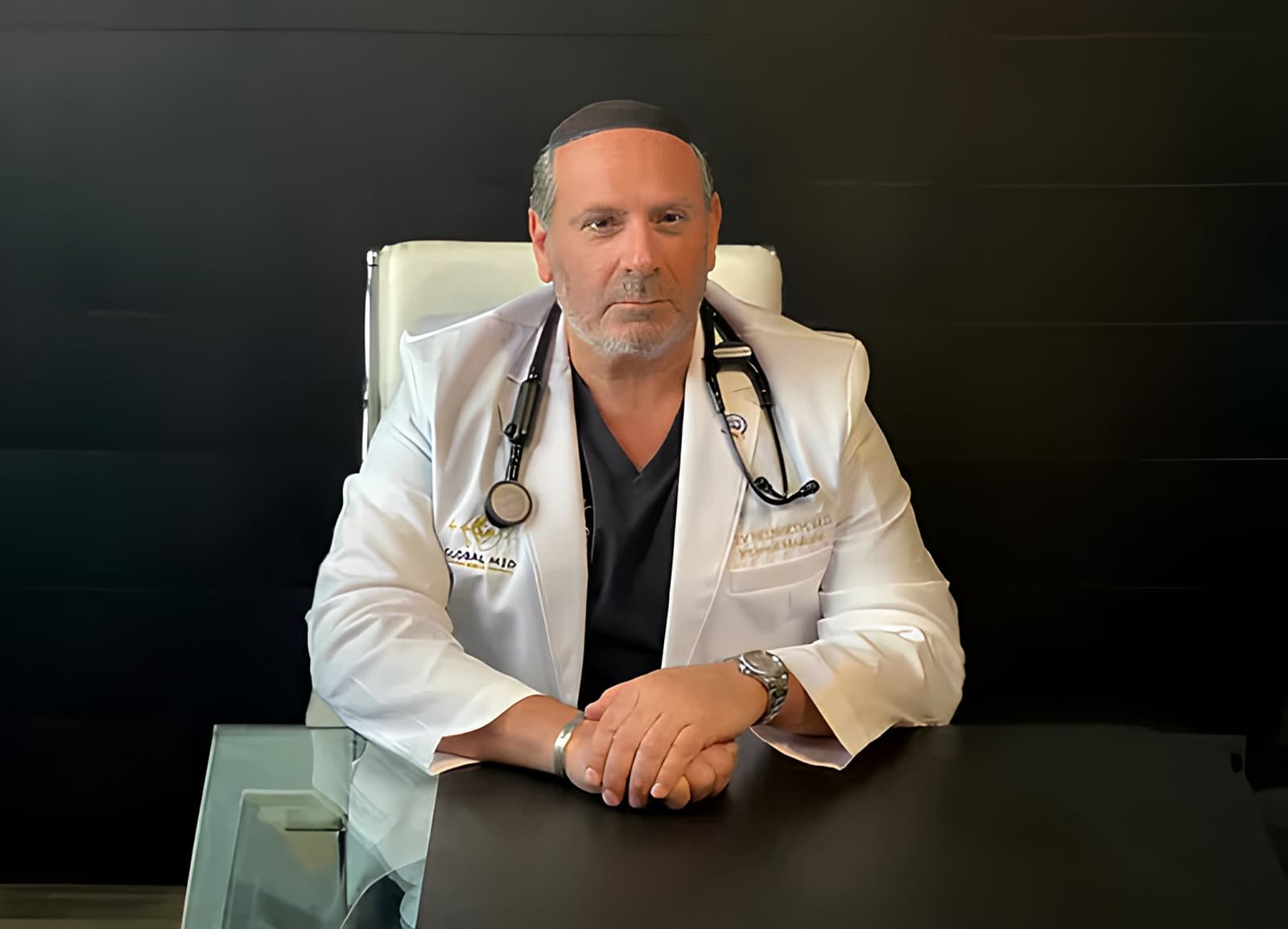 Dr. Zev Neuwirth, MD, Board-Certified Internal Medicine Specialist and Medical Director of GLOBAL MED