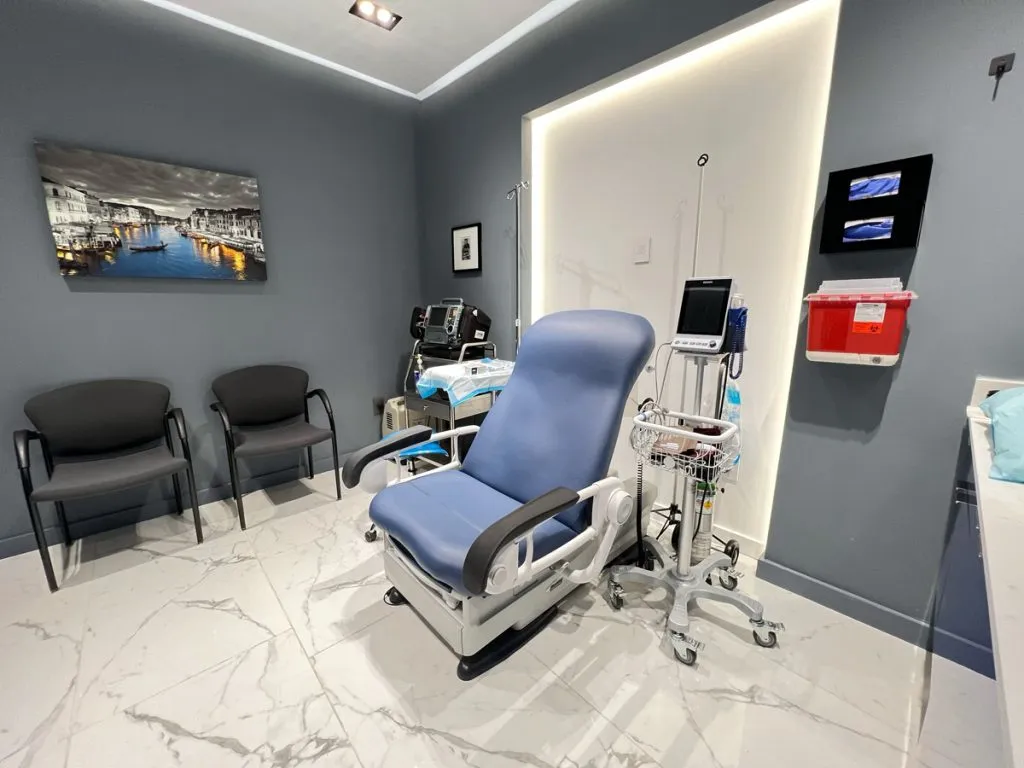 Modern medical examination and procedure room at GLOBAL MED clinic